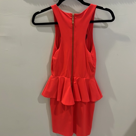 Bebe peplum dress red with back zipper and this dress is lined - Picture 2 of 2